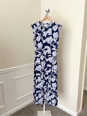 GREY STATE Luxe Jersey Chiara Dress Blue Lavender Floral Snap Midi Women’s Small